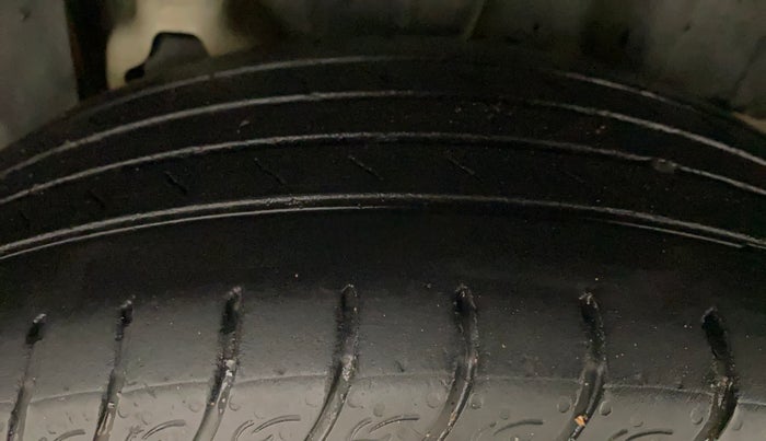 2022 Mahindra XUV300 W8 1.5 DIESEL, Diesel, Manual, 1,02,718 km, Left Rear Tyre Tread