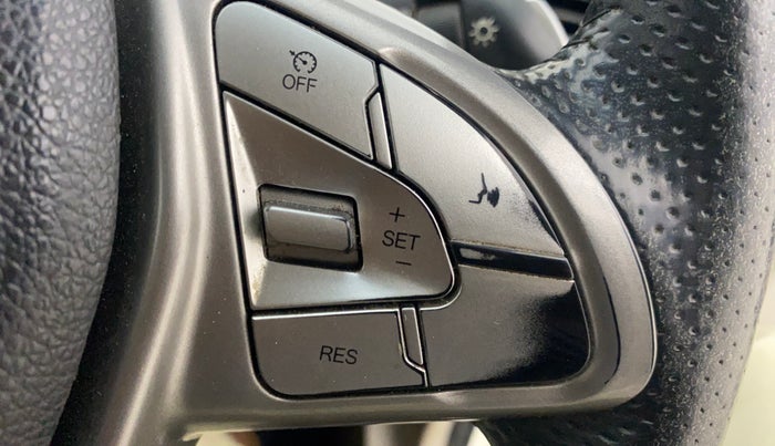 2022 Mahindra XUV300 W8 1.5 DIESEL, Diesel, Manual, 1,02,718 km, Adaptive Cruise Control