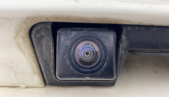 2022 Mahindra XUV300 W8 1.5 DIESEL, Diesel, Manual, 1,02,718 km, Parking Camera