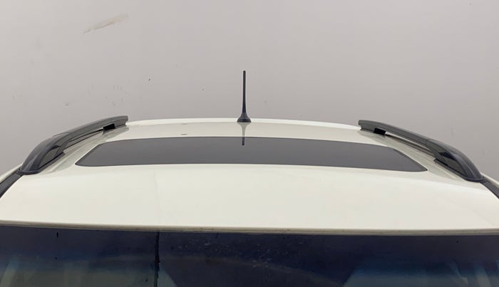 2022 Mahindra XUV300 W8 1.5 DIESEL, Diesel, Manual, 1,02,718 km, Moonroof/ Sunroof