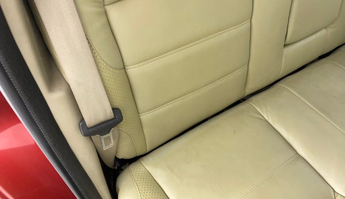2016 Nissan Terrano XL P, Petrol, Manual, 92,369 km, Second-row right seat - Seat adjuster not functional