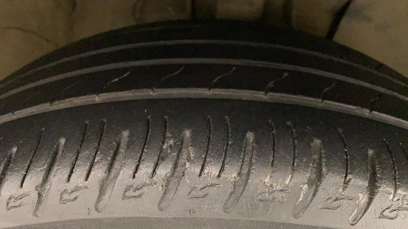 2019 Hyundai VENUE SX PLUS 1.0 TURBO DCT, Petrol, Automatic, 27,530 km, Right Front Tyre Tread