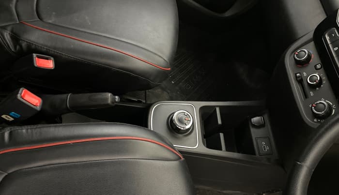 2021 Renault Kwid RXT 1.0 AMT (O), Petrol, Automatic, 37,013 km, Gear Lever