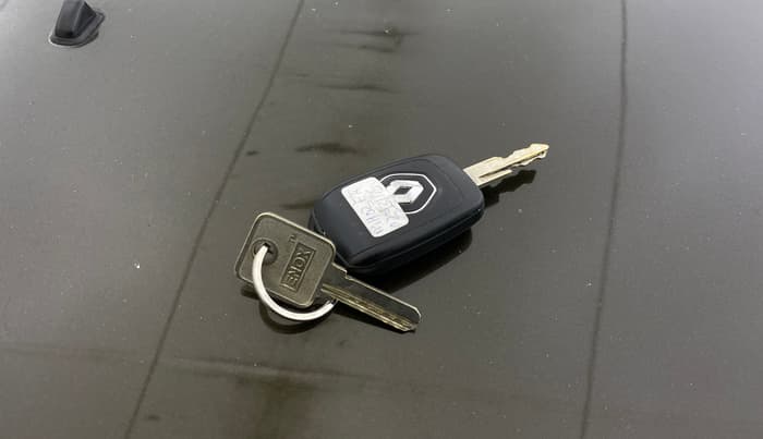 2021 Renault Kwid RXT 1.0 AMT (O), Petrol, Automatic, 37,013 km, Key Close Up