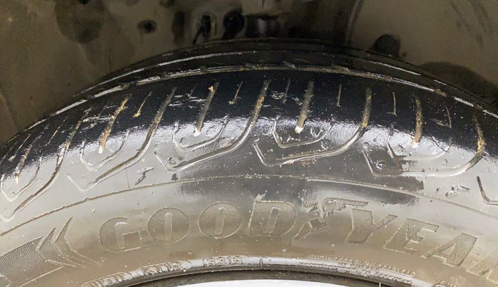 2015 Honda City 1.5L I-VTEC SV CVT, Petrol, Automatic, 1,04,073 km, Right Front Tyre Tread