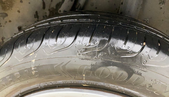 2015 Honda City 1.5L I-VTEC SV CVT, Petrol, Automatic, 1,04,073 km, Left Rear Tyre Tread