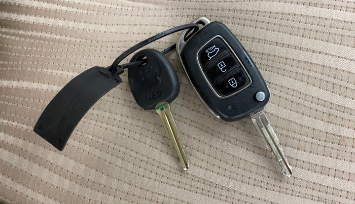 2015 Honda City 1.5L I-VTEC SV CVT, Petrol, Automatic, 1,04,073 km, Key Close Up