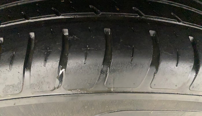 2018 Maruti Swift VXI AMT, Petrol, Automatic, 21,444 km, Right Rear Tyre Tread