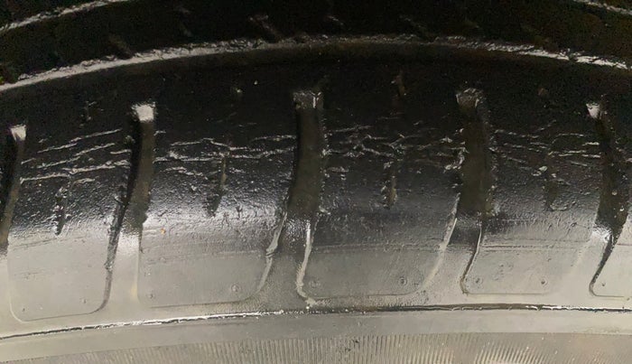 2018 Maruti Swift VXI AMT, Petrol, Automatic, 21,444 km, Left Front Tyre Tread