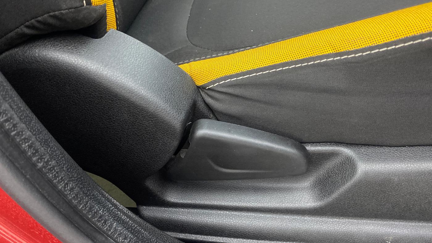 2024 Renault Kwid CLIMBER 1.0 AMT Dual Tone , Petrol, Automatic, 20,691 km, Driver Side Adjustment Panel