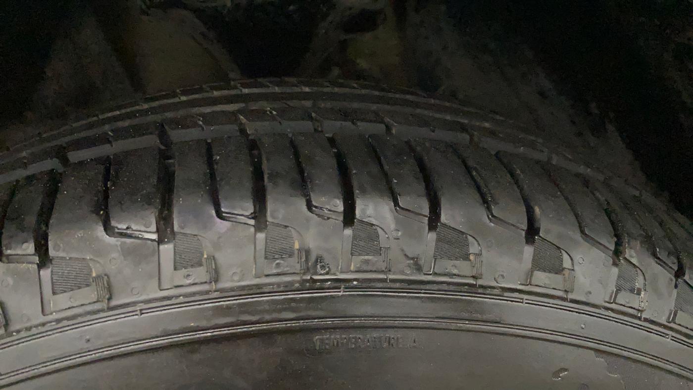 2019 Mahindra XUV500 W7, Diesel, Manual, 96,026 km, Left Front Tyre Tread