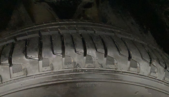 2019 Mahindra XUV500 W7, Diesel, Manual, 96,226 km, Left Front Tyre Tread