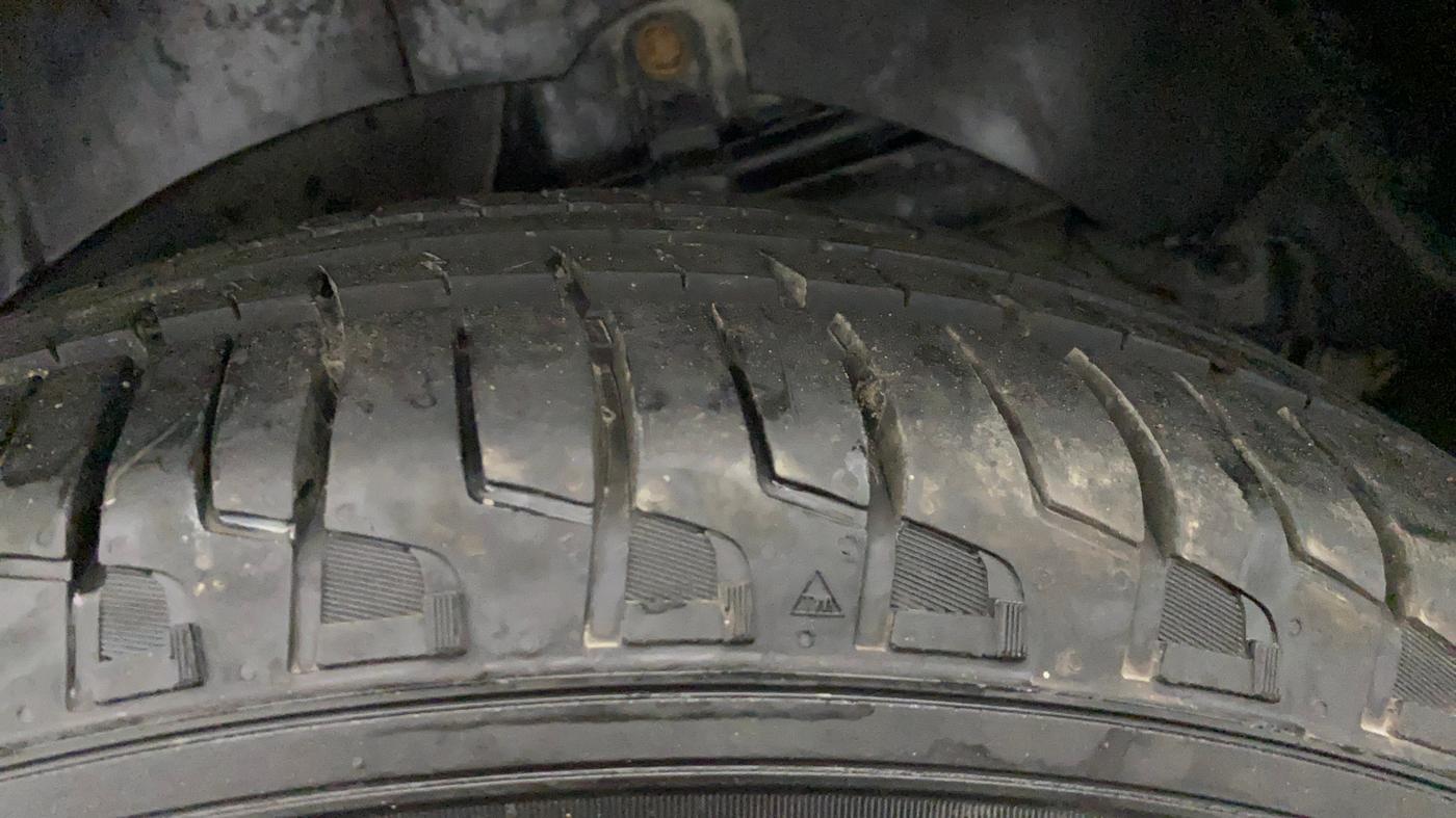 2019 Mahindra XUV500 W7, Diesel, Manual, 96,026 km, Left Rear Tyre Tread