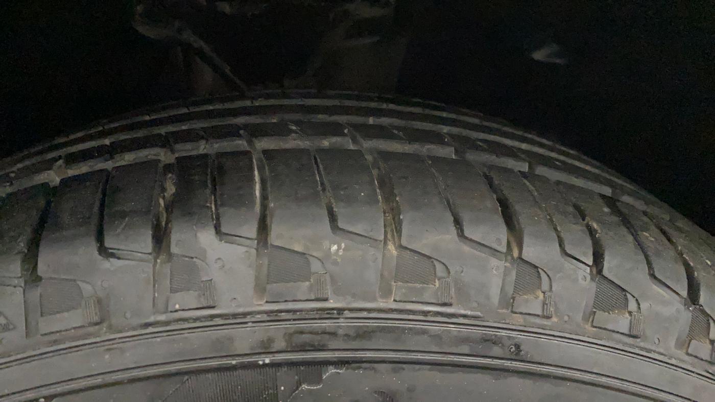 2019 Mahindra XUV500 W7, Diesel, Manual, 96,026 km, Right Front Tyre Tread