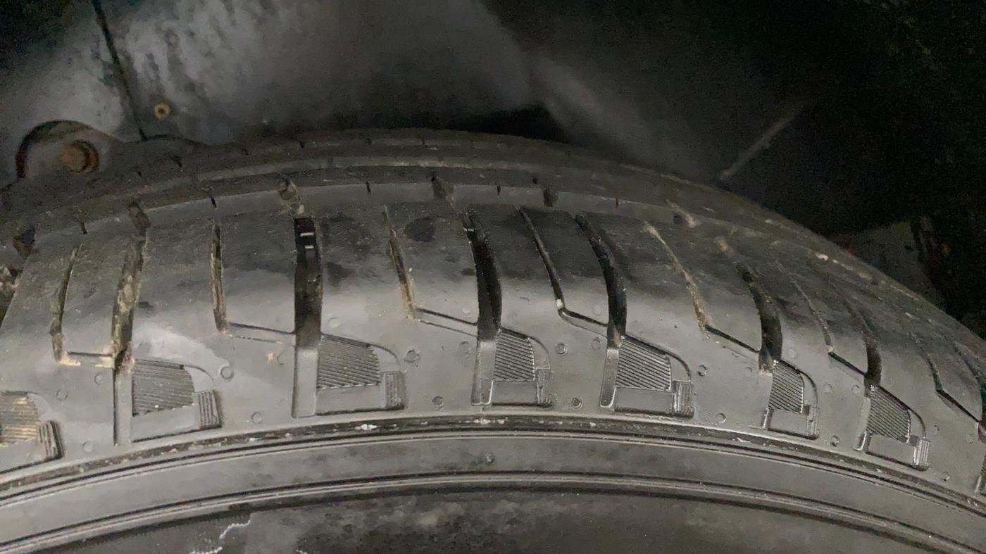 2019 Mahindra XUV500 W7, Diesel, Manual, 96,026 km, Right Rear Tyre Tread