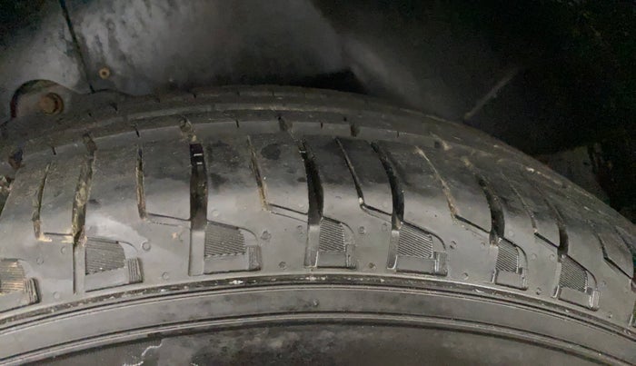 2019 Mahindra XUV500 W7, Diesel, Manual, 96,226 km, Right Rear Tyre Tread