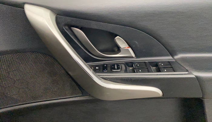 2019 Mahindra XUV500 W7, Diesel, Manual, 96,226 km, Driver Side Door Panels Control