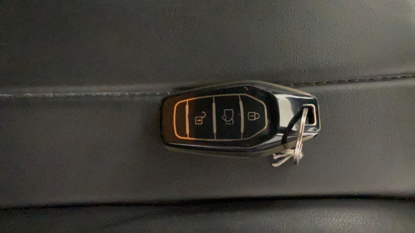 2019 Mahindra XUV500 W7, Diesel, Manual, 96,026 km, Key Close Up