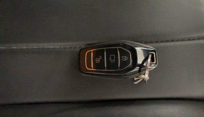 2019 Mahindra XUV500 W7, Diesel, Manual, 96,226 km, Key Close Up