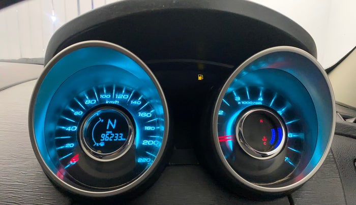 2019 Mahindra XUV500 W7, Diesel, Manual, 96,226 km, Odometer Image