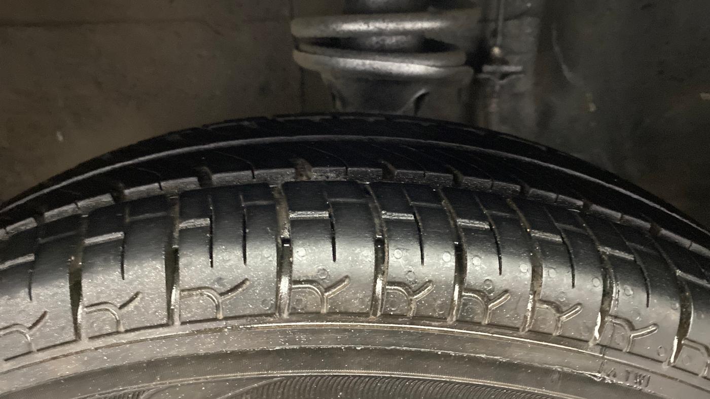 2015 Maruti Alto 800 LXI, Petrol, Manual, 57,679 km, Left Front Tyre Tread