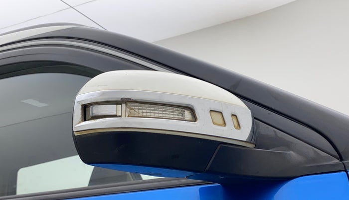 2016 Maruti Vitara Brezza ZDI PLUS, Diesel, Manual, 1,38,311 km, Right rear-view mirror - Indicator light has minor damage