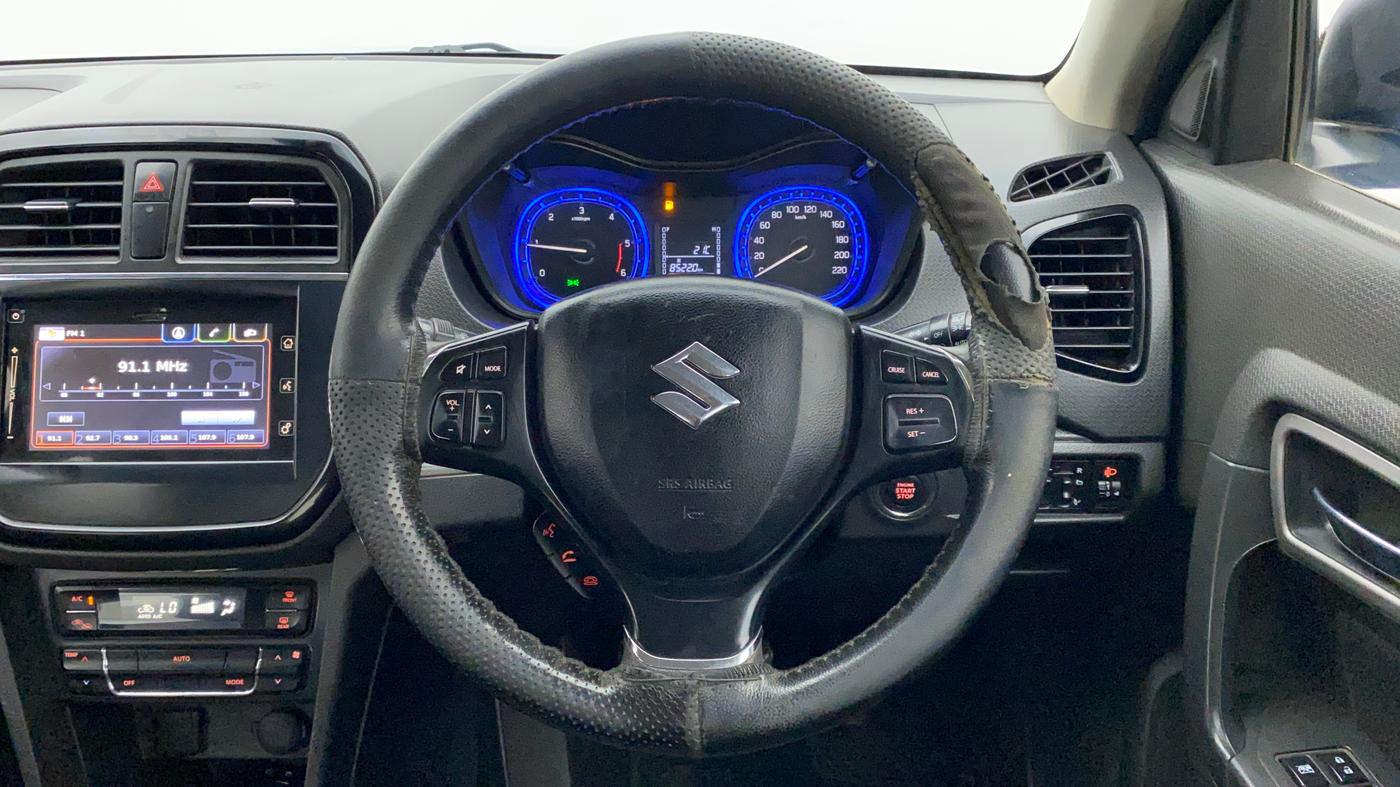 2016 Maruti Vitara Brezza ZDI PLUS, Diesel, Manual, 1,38,311 km, Steering Wheel Close Up