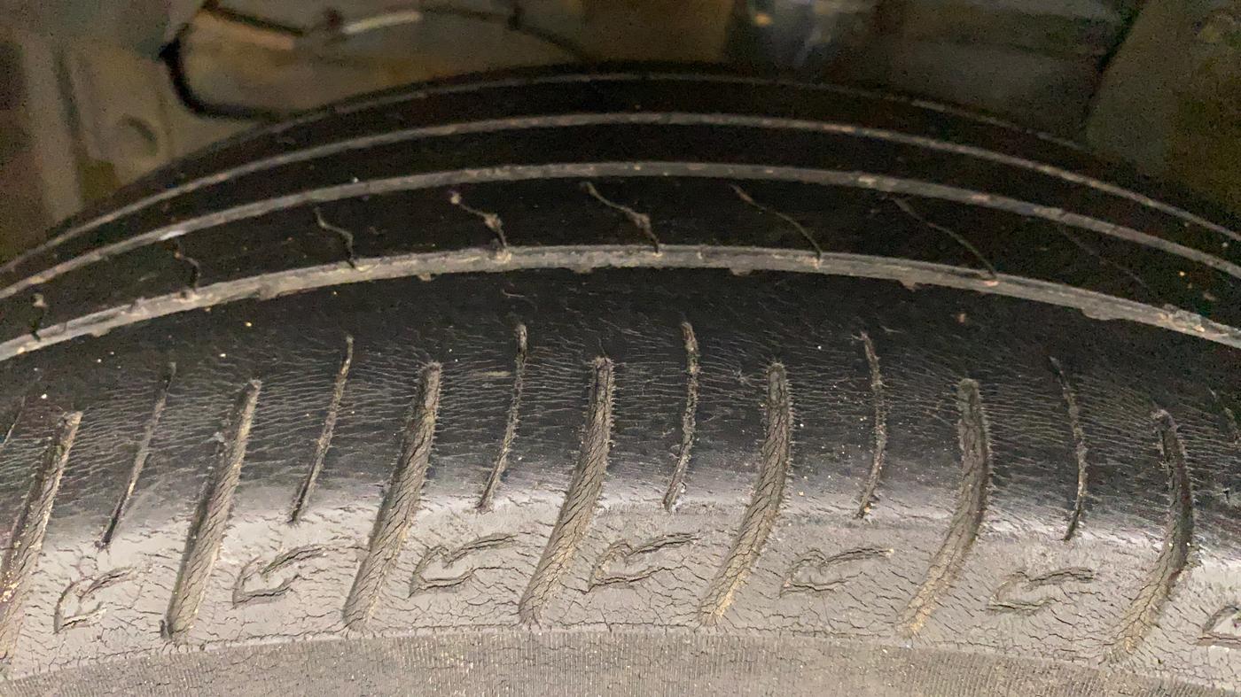 2016 Maruti Vitara Brezza ZDI PLUS, Diesel, Manual, 1,38,311 km, Left Front Tyre Tread