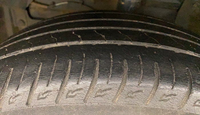 2016 Maruti Vitara Brezza ZDI PLUS, Diesel, Manual, 1,38,311 km, Left Front Tyre Tread