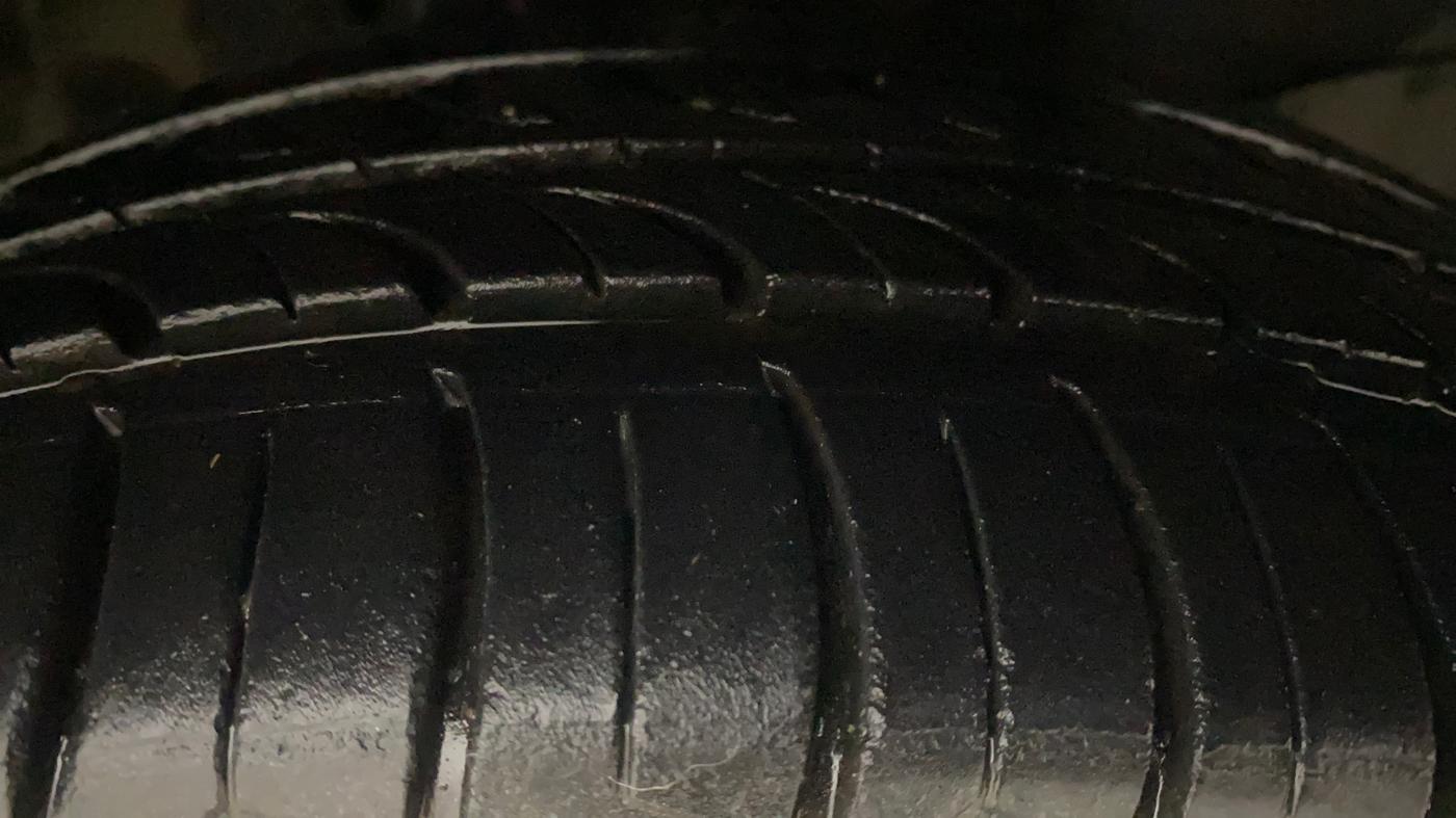 2017 Honda Amaze 1.2L I-VTEC VX AT, Petrol, Automatic, 58,771 km, Right Front Tyre Tread