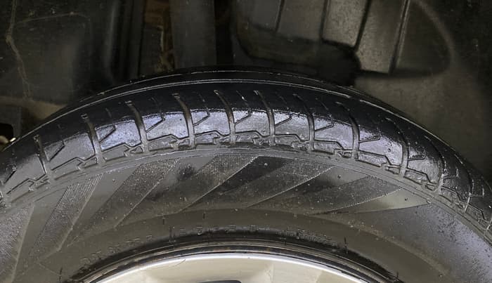 2022 Maruti Swift VXI AMT, Petrol, Automatic, 33,697 km, Right Rear Tyre Tread