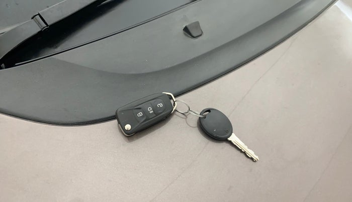 2018 Tata Tiago XZA PETROL, Petrol, Automatic, 57,579 km, Key Close Up