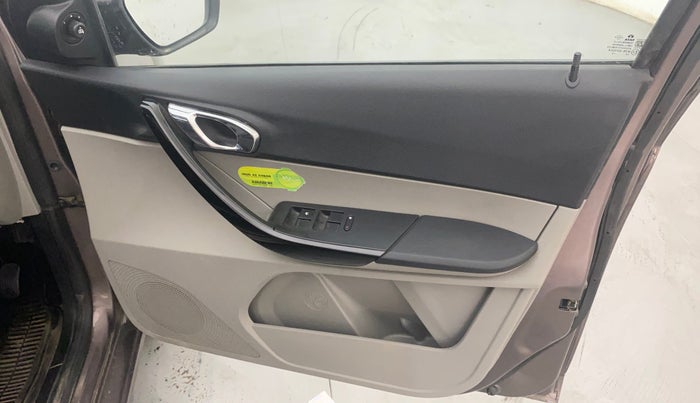 2018 Tata Tiago XZA PETROL, Petrol, Automatic, 57,579 km, Driver Side Door Panels Control