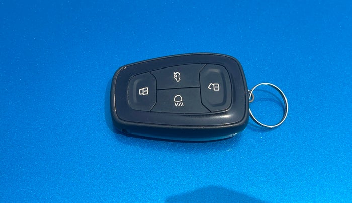 2022 Tata ALTROZ XZ PETROL, Petrol, Manual, 1,10,096 km, Key Close Up