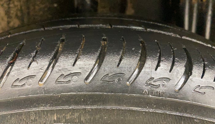 2023 Renault TRIBER RXZ, Petrol, Manual, 33,587 km, Right Rear Tyre Tread