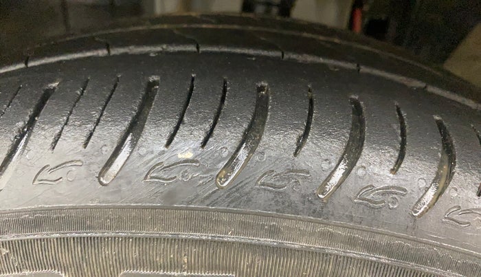 2023 Renault TRIBER RXZ, Petrol, Manual, 33,587 km, Left Front Tyre Tread