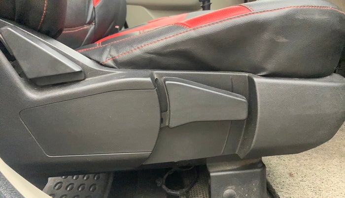 2023 Renault TRIBER RXZ, Petrol, Manual, 33,587 km, Driver Side Adjustment Panel