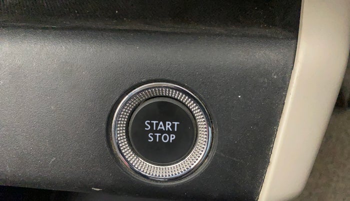 2023 Renault TRIBER RXZ, Petrol, Manual, 33,587 km, Keyless Start/ Stop Button