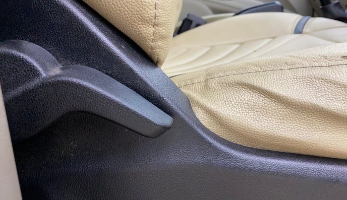 2018 Mahindra MARAZZO M2 7STR, Diesel, Manual, 1,15,675 km, Driver Side Adjustment Panel