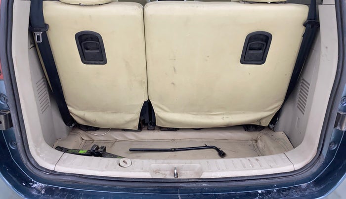 2018 Mahindra MARAZZO M2 7STR, Diesel, Manual, 1,15,675 km, Boot Inside