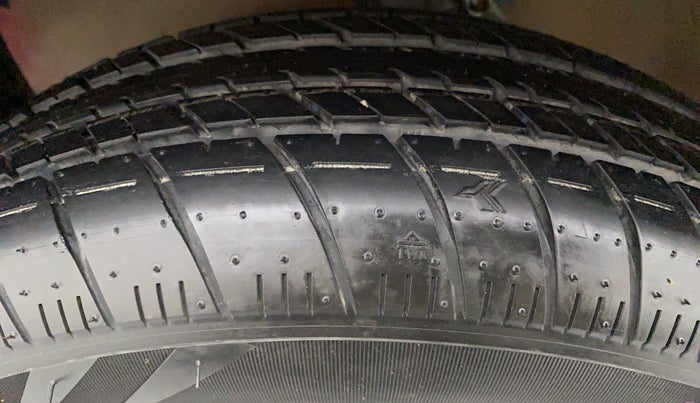 2017 Maruti Celerio VXI CNG D, CNG, Manual, 71,419 km, Left Front Tyre Trea