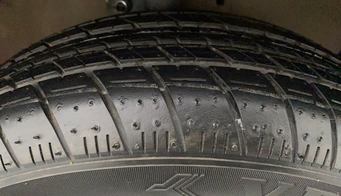 2017 Maruti Celerio VXI CNG D, CNG, Manual, 71,419 km, Right Front Tyre Tread