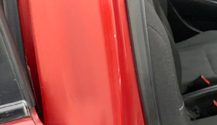 2014 Maruti Swift VDI, Diesel, Manual, 1,02,174 km, Right B pillar - Minor scratches