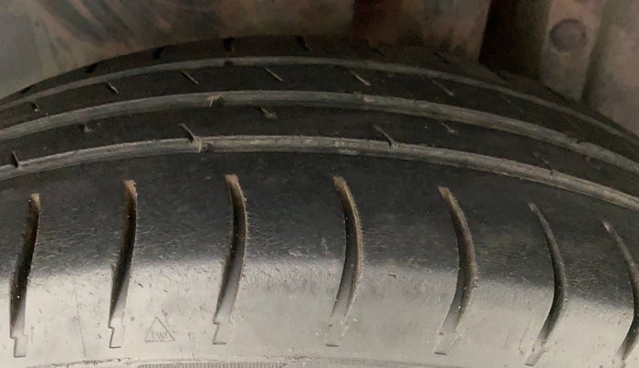 2014 Maruti Swift VDI, Diesel, Manual, 1,02,174 km, Left Rear Tyre Tread