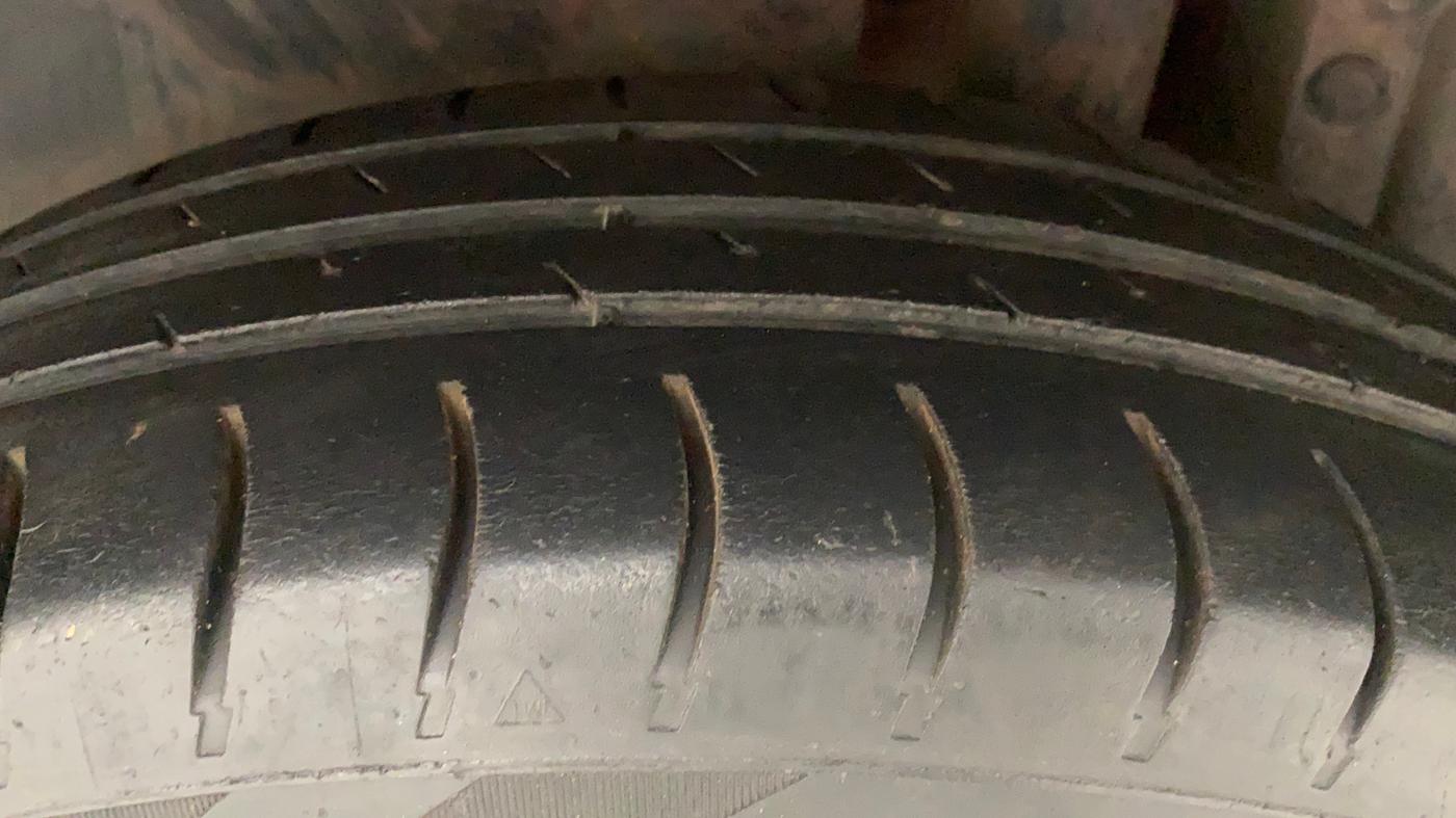 2014 Maruti Swift VDI, Diesel, Manual, 1,02,174 km, Right Rear Tyre Tread