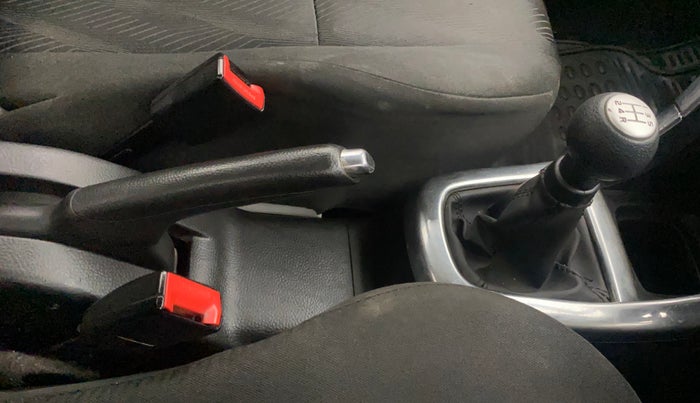 2014 Maruti Swift VDI, Diesel, Manual, 1,02,174 km, Gear Lever