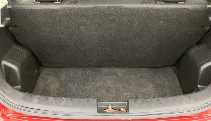 2014 Maruti Swift VDI, Diesel, Manual, 1,02,174 km, Dicky (Boot door) - Parcel tray missing