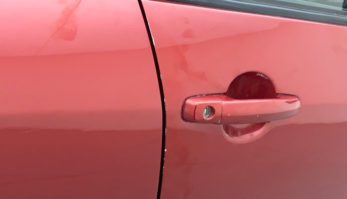 2014 Maruti Swift VDI, Diesel, Manual, 1,02,174 km, Driver-side door - Minor scratches