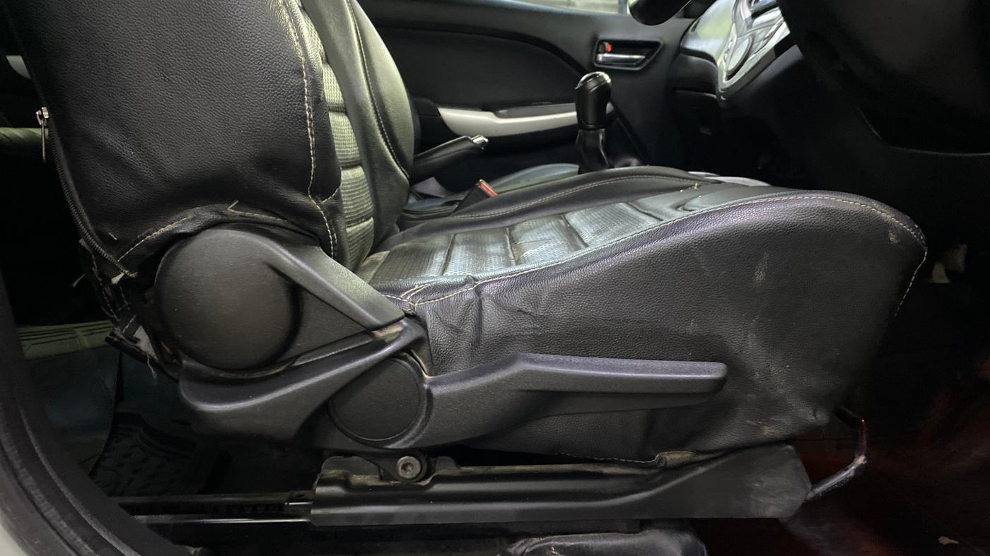 2016 Maruti Baleno ALPHA DIESEL 1.3, Diesel, Manual, 1,01,632 km, Driver Side Adjustment Panel