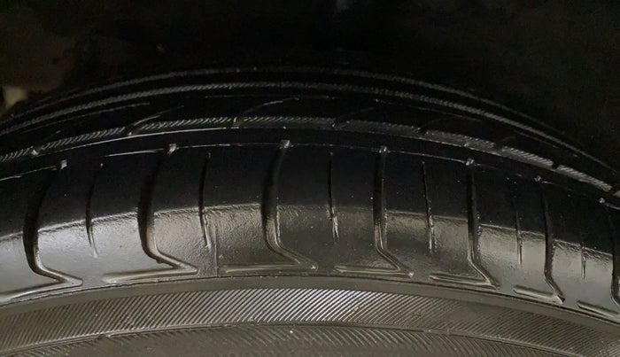 2015 Hyundai Grand i10 SPORTZ 1.2 KAPPA VTVT, Petrol, Manual, 70,966 km, Right Rear Tyre Tread